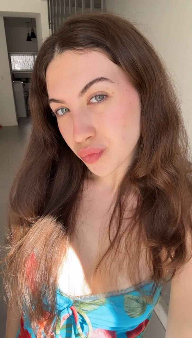 Nude girl Amber in Fuzhou