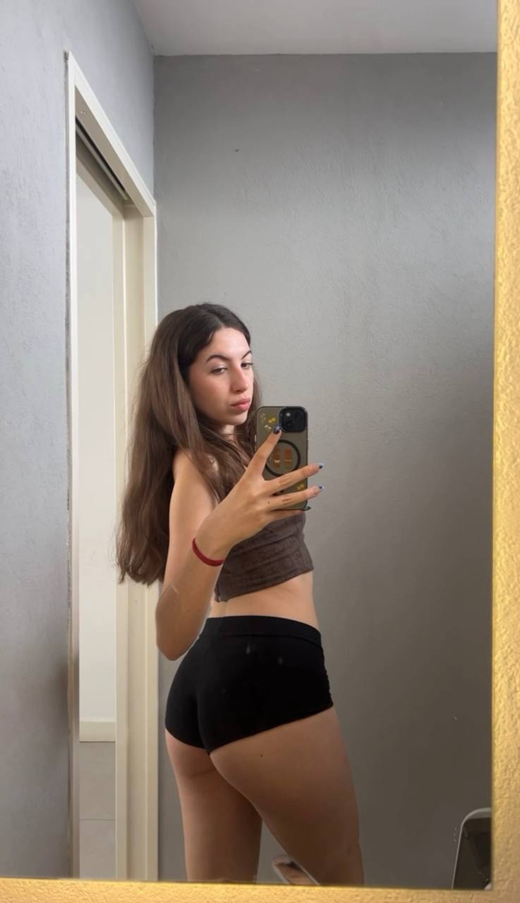 Amber in her underwear in Fuzhou