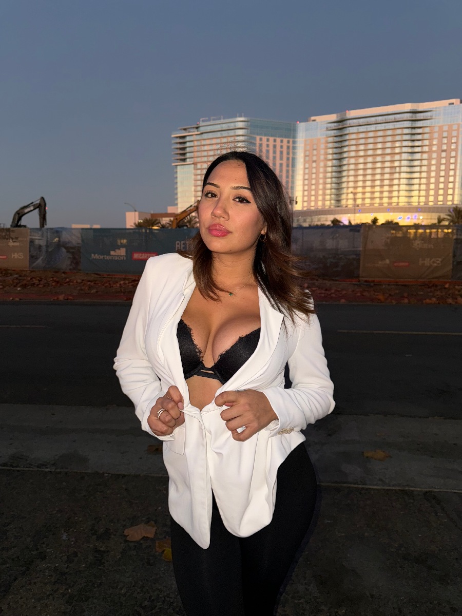 Take a pause and enjoy Ali Cruz — streaming from Fuzhou