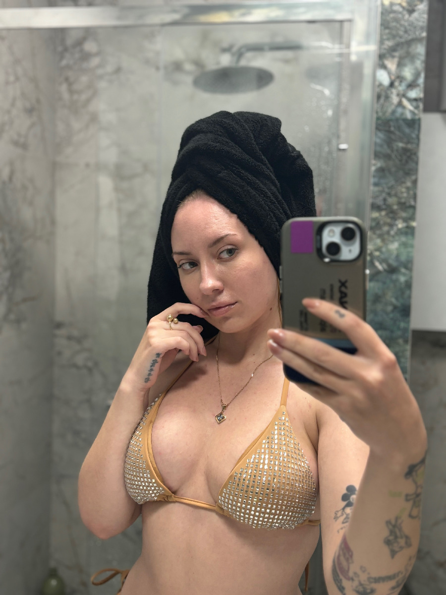 Nude girl KateV in Fuzhou