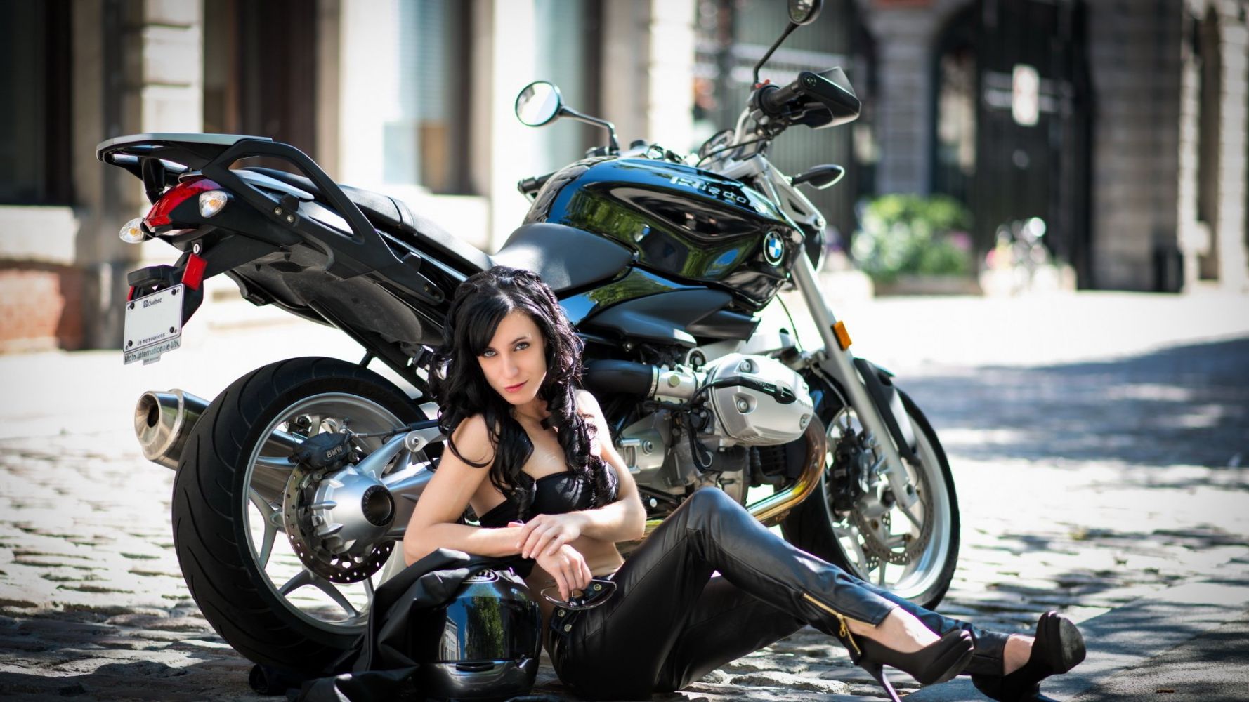 Fresh photos, fresh mood — European women on bikes online in Fuzhou